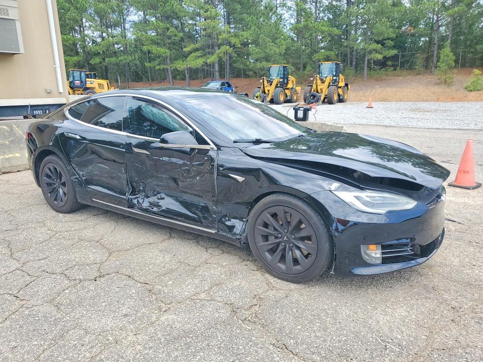 55319196 :رقم المزاد ، 5YJSA1E29JF234243 vin ، 2018 Tesla Model S مزاد بيع