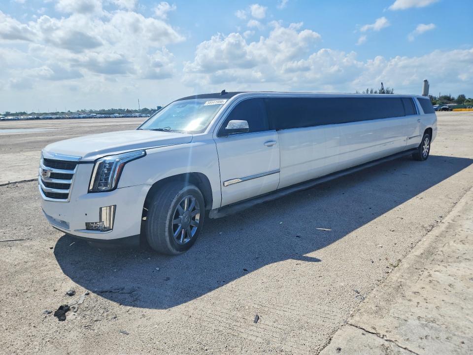 58441956 :رقم المزاد ، 1GNSCJKC0FR139800 vin ، 2015 Chevrolet Suburban مزاد بيع