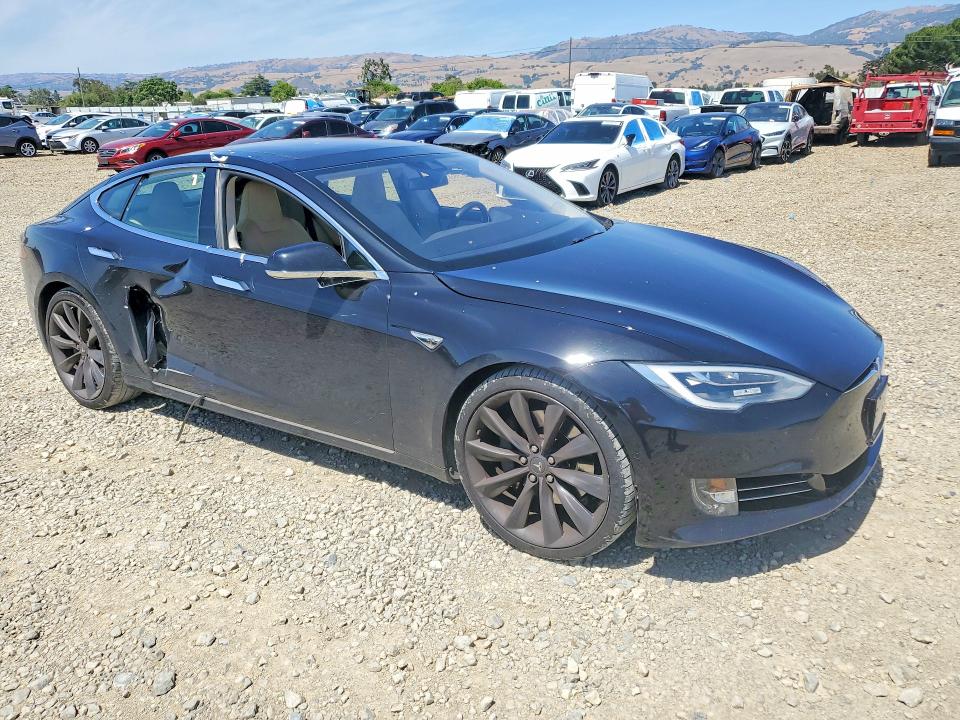 56030986 :رقم المزاد ، 5YJSA1E24GF143194 vin ، 2016 Tesla Model S مزاد بيع