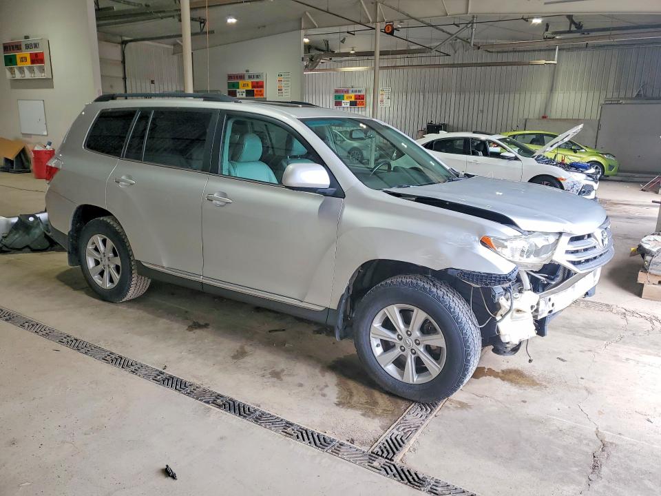 56542136 :رقم المزاد ، 5TDBK3EH1BS068732 vin ، 2011 Toyota Highlander مزاد بيع