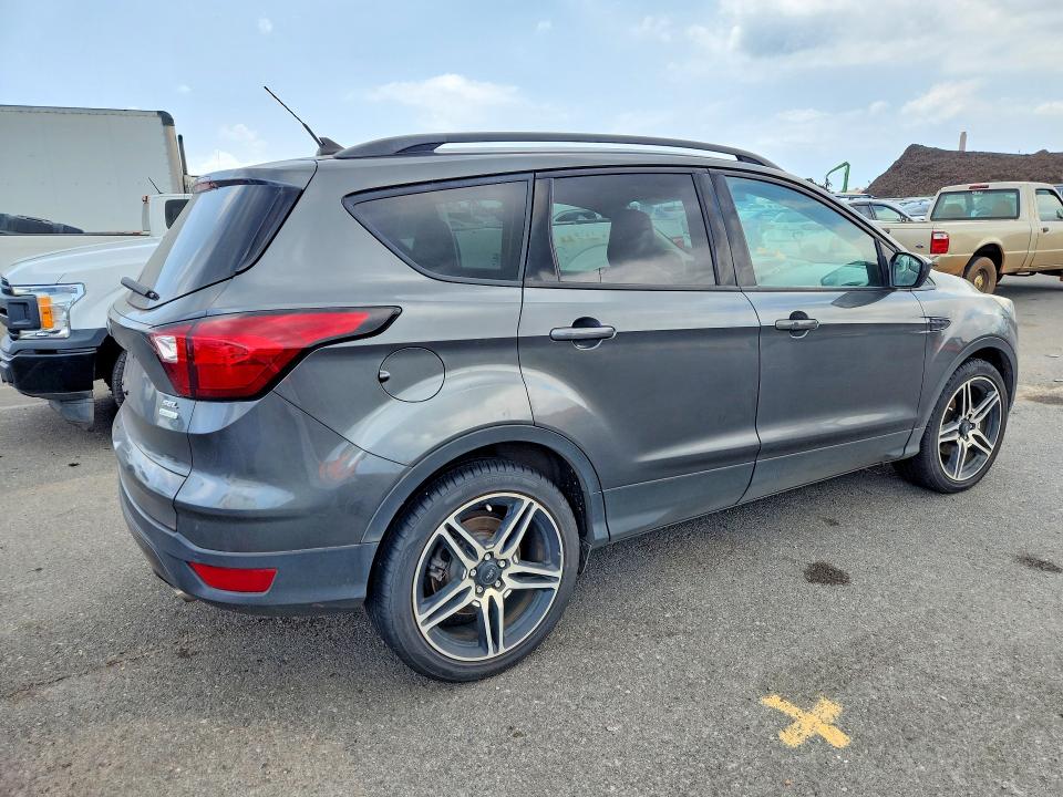 2019 Ford Escape მანქანა იყიდება აუქციონზე, vin: 1FMCU0HD9KUA55286, აუქციონის ნომერი: 57817206