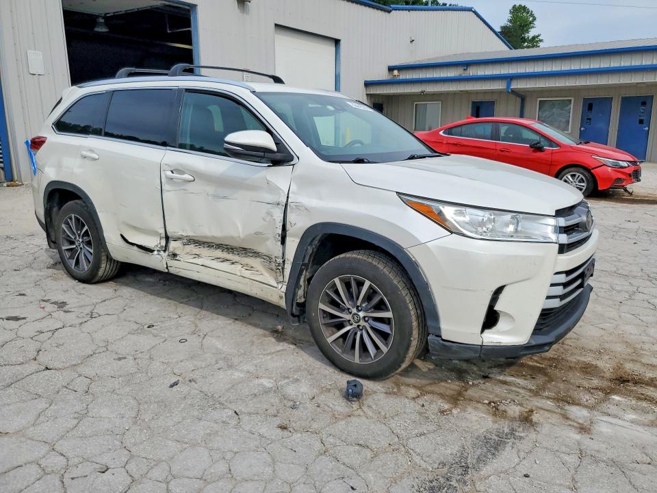 56446386 :رقم المزاد ، 5TDJZRFH2HS365509 vin ، 2017 Toyota Highlander مزاد بيع