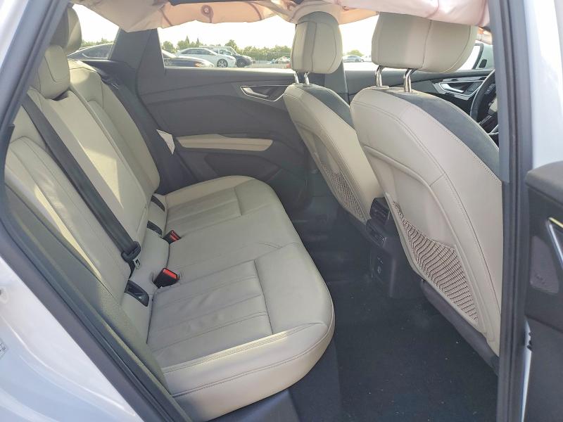 55589706 :رقم المزاد ، WA1J2BFZ2NP042288 vin ، 2022 Audi Q4 E-tron مزاد بيع