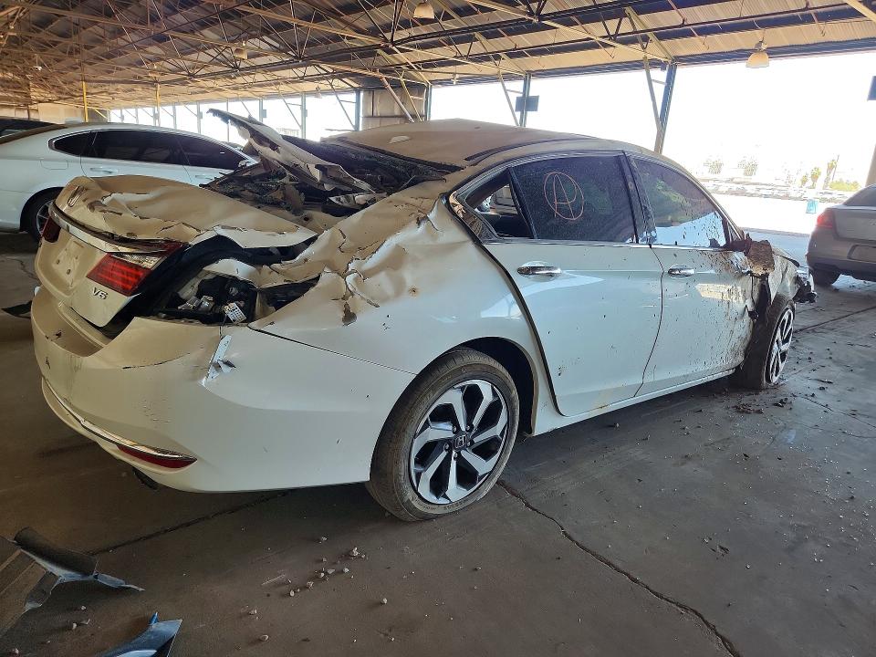56192726 :رقم المزاد ، 1HGCR3F01GA015463 vin ، 2016 Honda Accord مزاد بيع