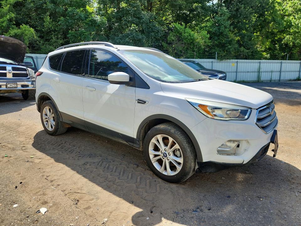 Продаж на аукціоні авто 2018 Ford Escape, vin: 1FMCU0GD7JUC64879, номер лоту: 55820066