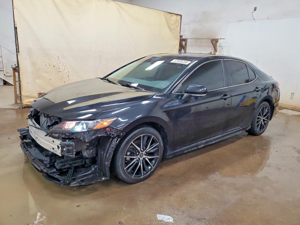 Auction sale of the 2022 Toyota Camry, vin: 4T1G11AK9NU632962, lot number: 57935256