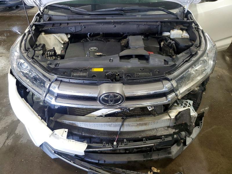 2018 Toyota Highlander მანქანა იყიდება აუქციონზე, vin: 5TDDZRFH9JS831715, აუქციონის ნომერი: 55530356