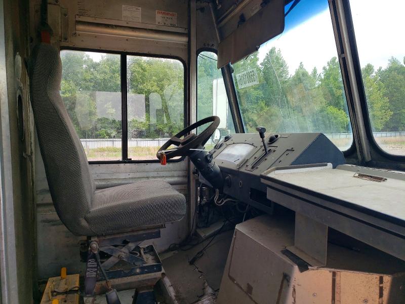 55881316 :رقم المزاد ، 5B4KP42U043395674 vin ، 2004 Workhorse Step Van مزاد بيع