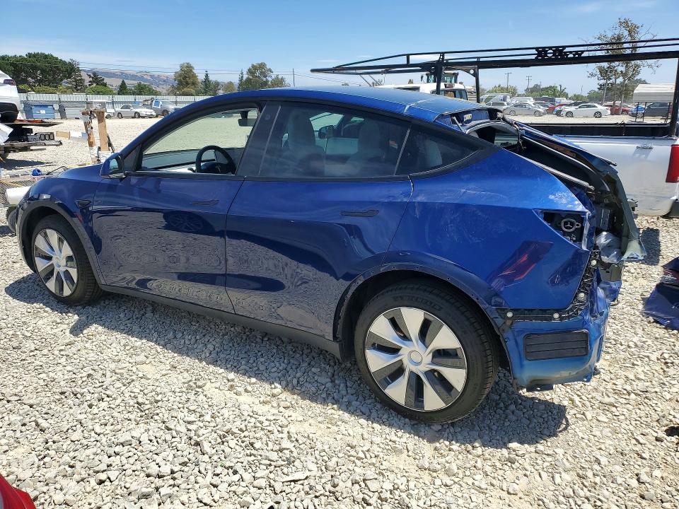 56671236 :رقم المزاد ، 7SAYGDEE0NF312440 vin ، 2022 Tesla Model Y مزاد بيع