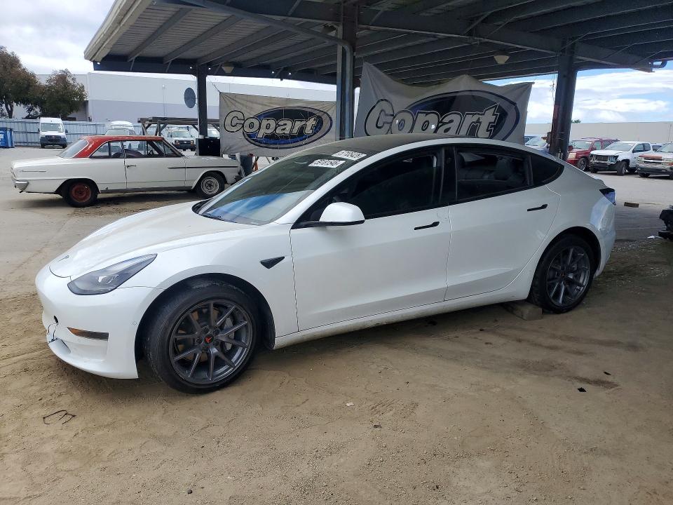 59181546 :رقم المزاد ، 5YJ3E1EA3NF112256 vin ، 2022 Tesla Model 3 مزاد بيع