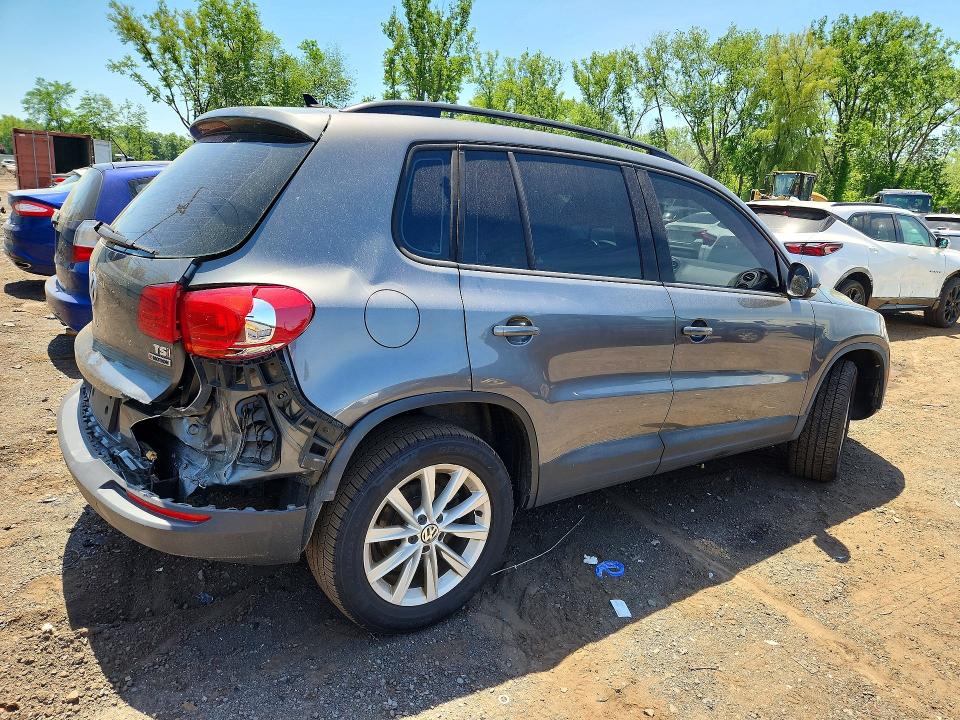 55875666 :رقم المزاد ، WVGBV7AX8HK044354 vin ، 2017 Volkswagen Tiguan مزاد بيع