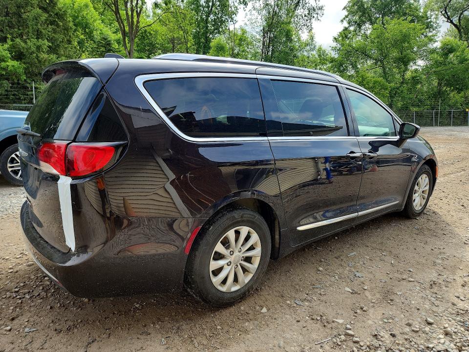 56583056 :رقم المزاد ، 2C4RC1BG6JR353509 vin ، 2018 Chrysler Pacifica مزاد بيع