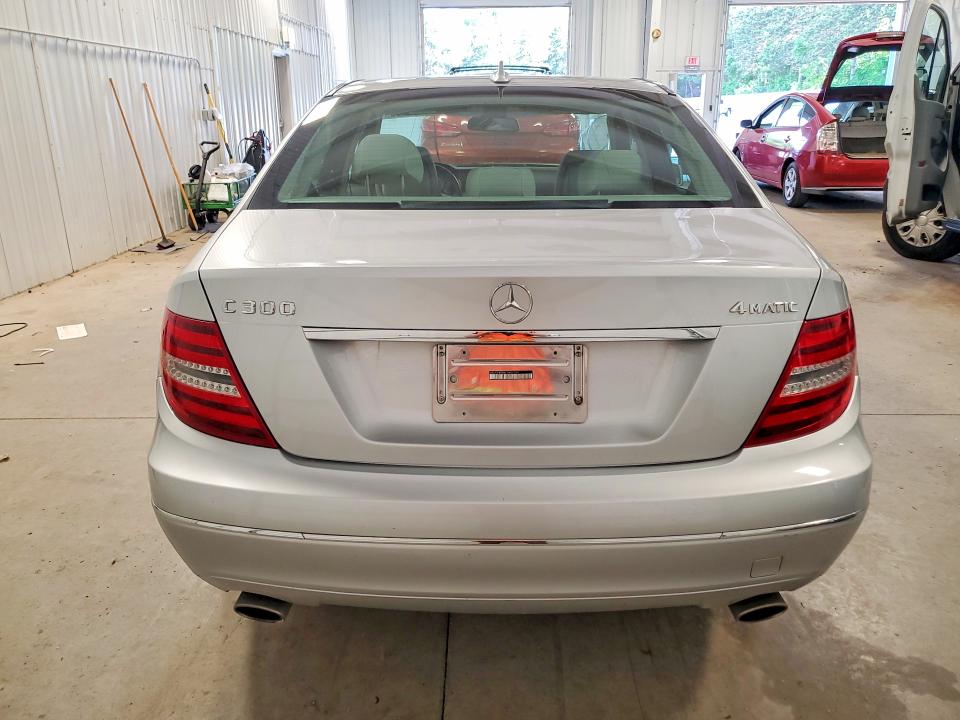 55610466 :رقم المزاد ، WDDGF8BB4CA606030 vin ، 2012 Mercedes-benz C مزاد بيع
