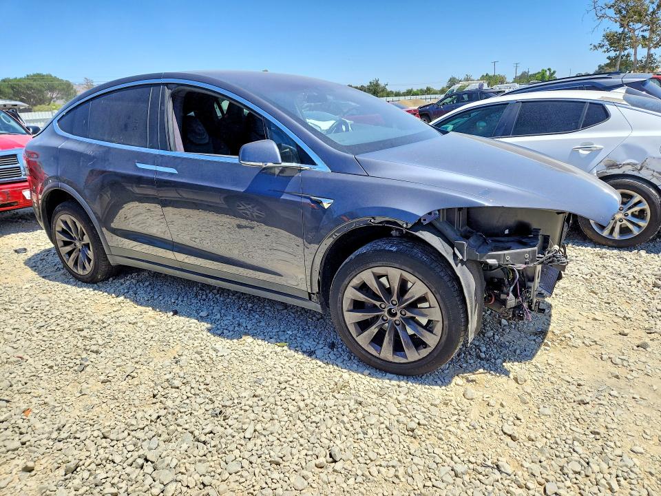 58939126 :رقم المزاد ، 5YJXCBE22JF091383 vin ، 2018 Tesla Model X مزاد بيع