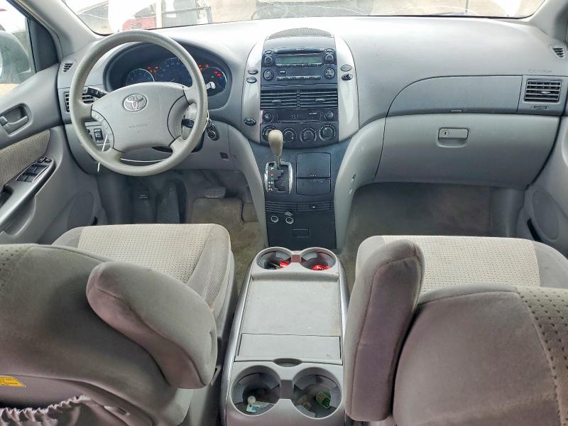 56624266 :رقم المزاد ، 5TDKK4CC0AS291615 vin ، 2010 Toyota Sienna مزاد بيع