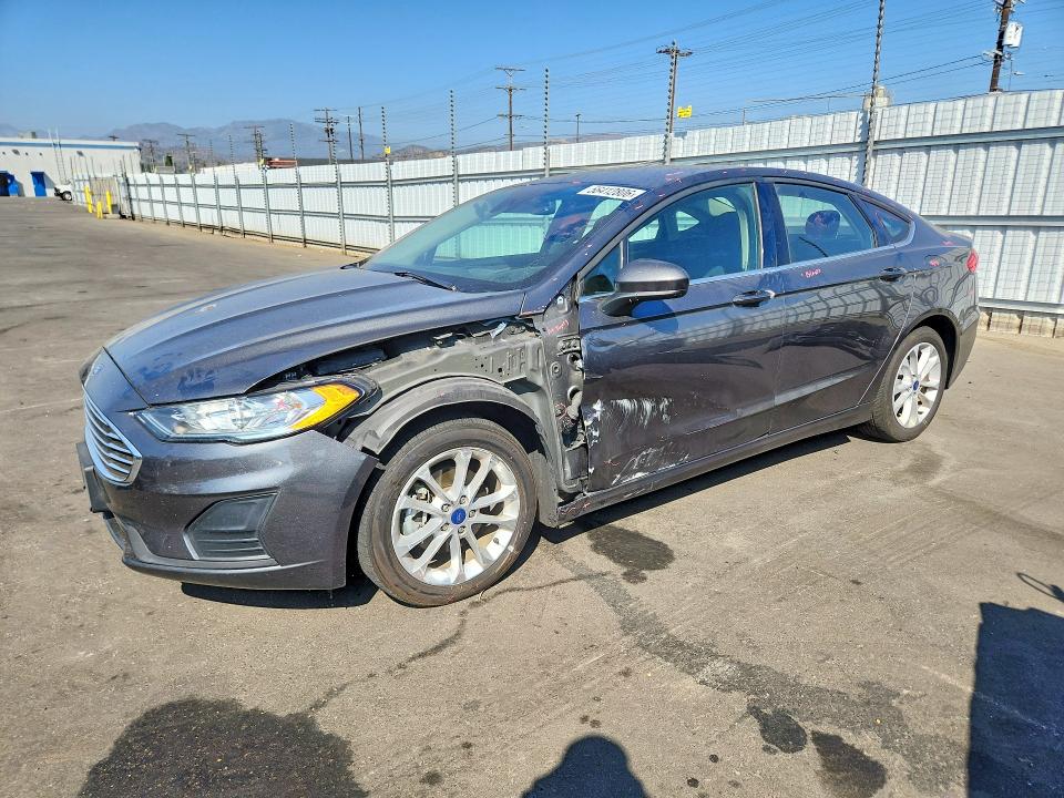 56412806 :رقم المزاد ، 3FA6P0LU4LR267348 vin ، 2020 Ford Fusion مزاد بيع