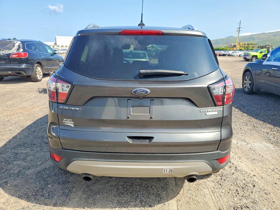 54913616 :رقم المزاد ، 1FMCU0J9XJUB95268 vin ، 2018 Ford Escape مزاد بيع