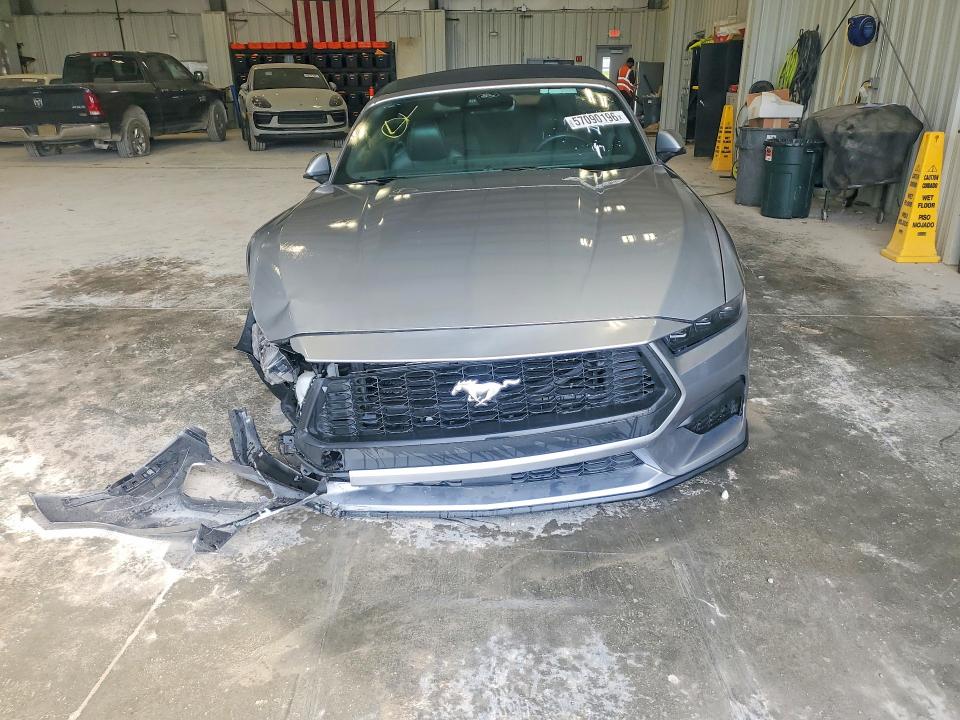 57090196 :رقم المزاد ، 1FAGP8UH5S5127332 vin ، 2025 Ford Mustang مزاد بيع