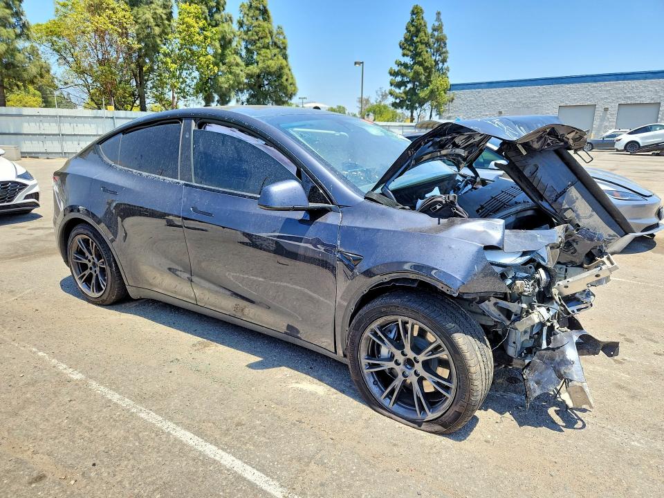 2025 Tesla Model Y მანქანა იყიდება აუქციონზე, vin: 7SAYGDEDXSF277988, აუქციონის ნომერი: 56351316