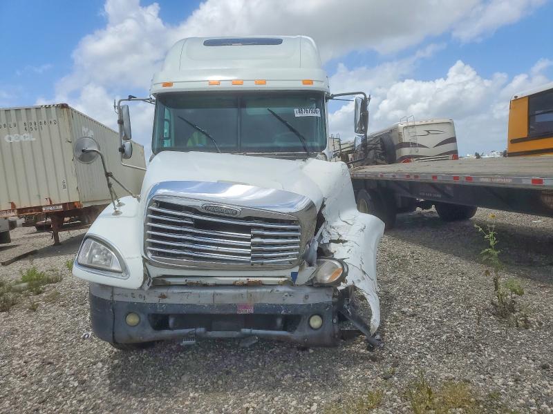 48767936 :رقم المزاد ، 1FUJA6CK05LN64215 vin ، 2005 Freightliner Columbia مزاد بيع