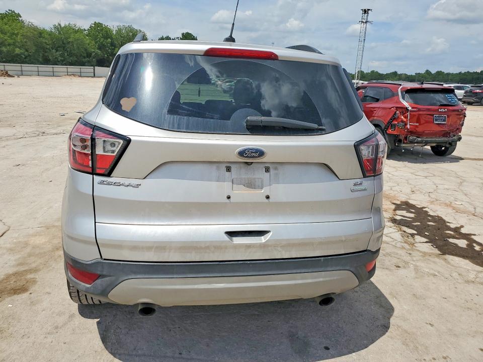 55915146 :رقم المزاد ، 1FMCU0GD5JUD07552 vin ، 2018 Ford Escape مزاد بيع