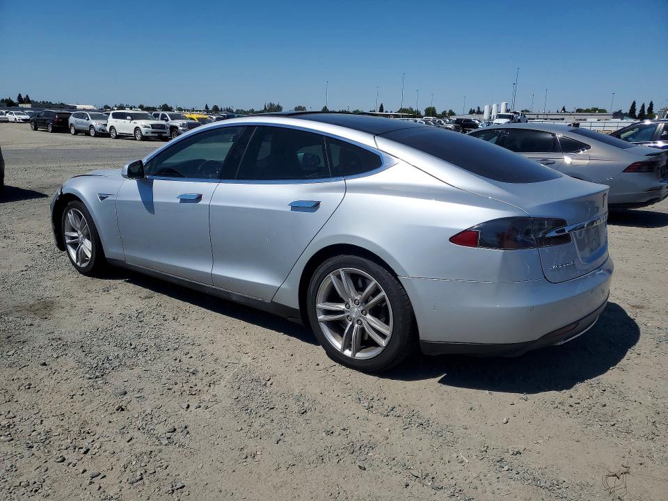 56996116 :رقم المزاد ، 5YJSA1E22FF120253 vin ، 2015 Tesla Model S مزاد بيع