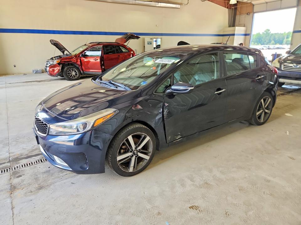 2017 Kia Forte მანქანა იყიდება აუქციონზე, vin: KNAFX5A83H5725952, აუქციონის ნომერი: 58822286