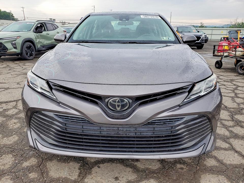 2019 Toyota Camry მანქანა იყიდება აუქციონზე, vin: 4T1B11HK4KU262662, აუქციონის ნომერი: 58272916