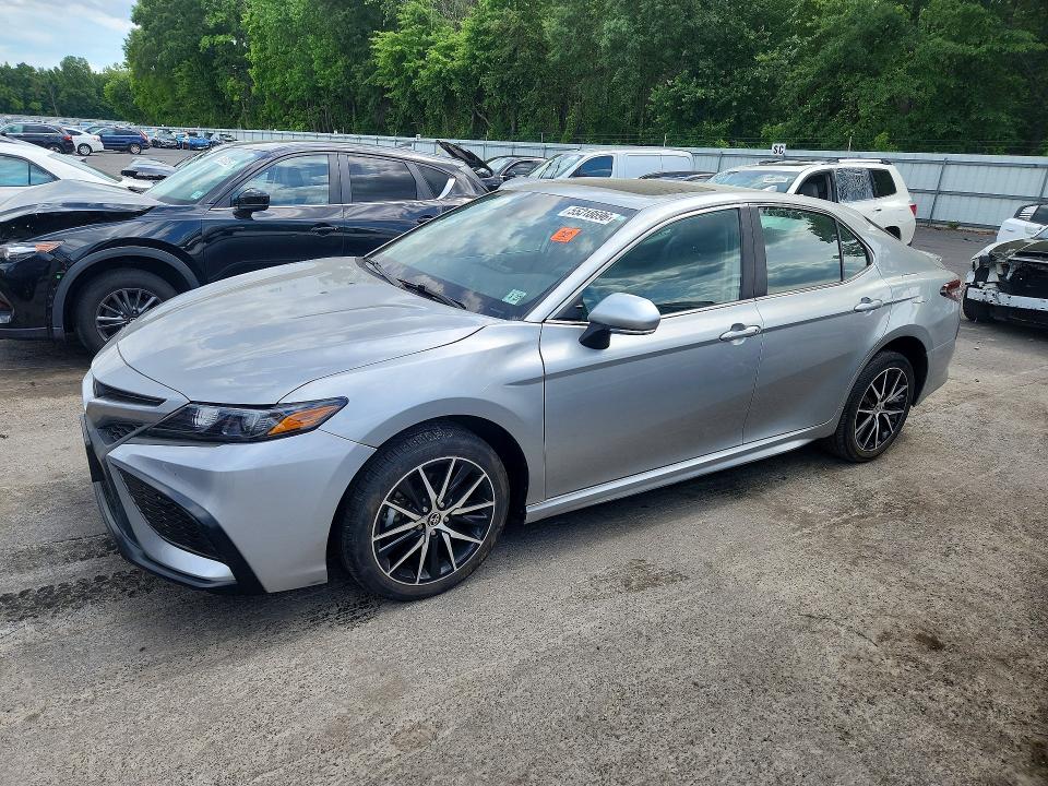 55318696 :رقم المزاد ، 4T1T11BK3NU061207 vin ، 2022 Toyota Camry مزاد بيع