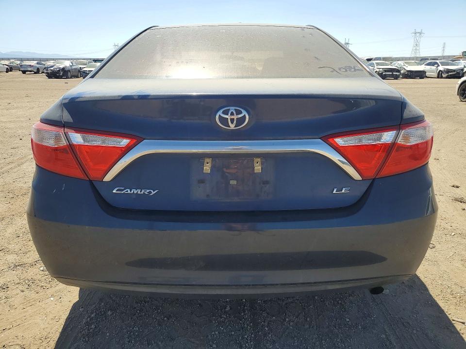 55593546 :رقم المزاد ، 4T1BF1FK5FU997435 vin ، 2015 Toyota Camry مزاد بيع