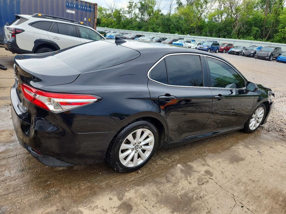 56591016 :رقم المزاد ، 4T1B11HK2KU842329 vin ، 2019 Toyota Camry مزاد بيع