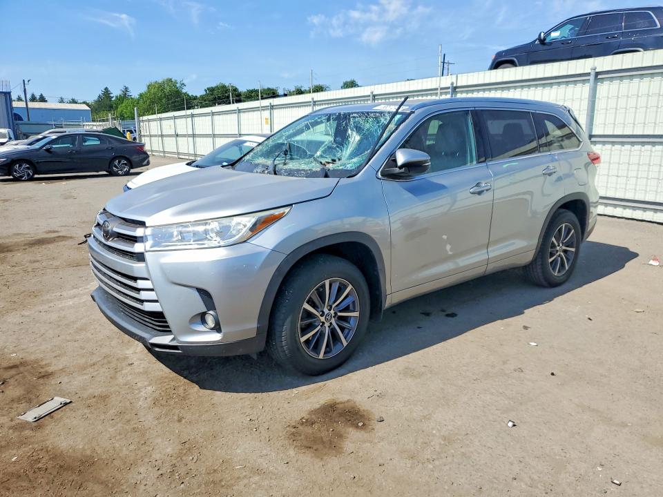 2018 Toyota Highlander მანქანა იყიდება აუქციონზე, vin: 5TDJZRFH1JS878658, აუქციონის ნომერი: 56572436