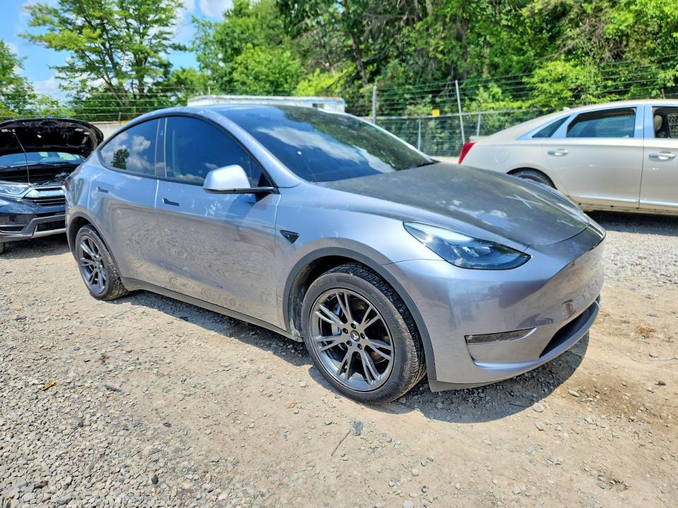 2024 Tesla Model Y მანქანა იყიდება აუქციონზე, vin: 7SAYGAEE7RF209701, აუქციონის ნომერი: 57852046