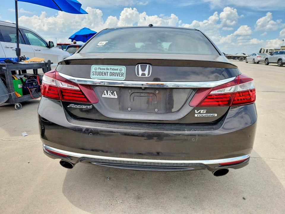 55786086 :رقم المزاد ، 1HGCR3F94HA015053 vin ، 2017 Honda Accord مزاد بيع