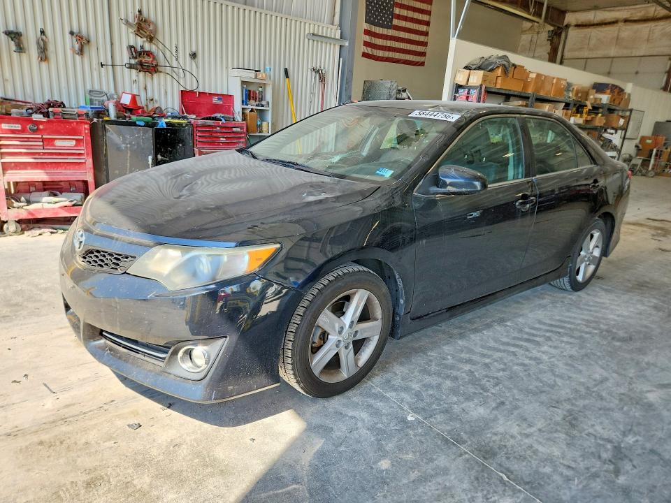 58444756 :رقم المزاد ، 4T1BF1FK4DU670991 vin ، 2013 Toyota Camry مزاد بيع
