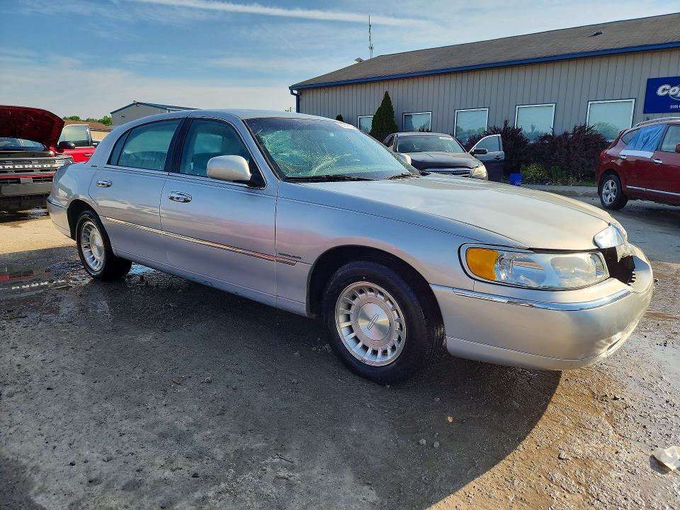 Aukcja sprzedaży 2002 Lincoln Town Car, vin: 1LNHM81W82Y661350, numer aukcji: 57749156