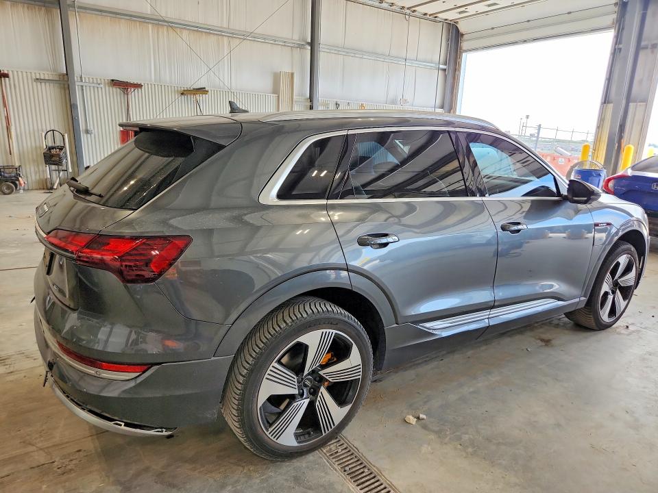 57493496 :رقم المزاد ، WA1VAAGE6KB006008 vin ، 2019 Audi E-tron مزاد بيع