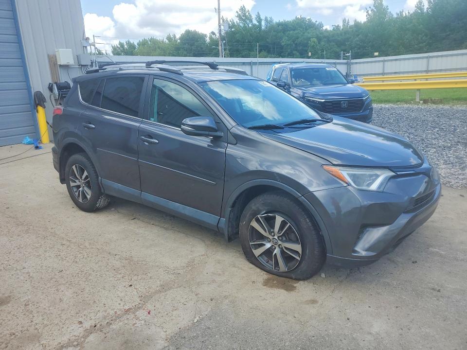 56471216 :رقم المزاد ، 2T3RFREV9JW738584 vin ، 2018 Toyota Rav4 مزاد بيع