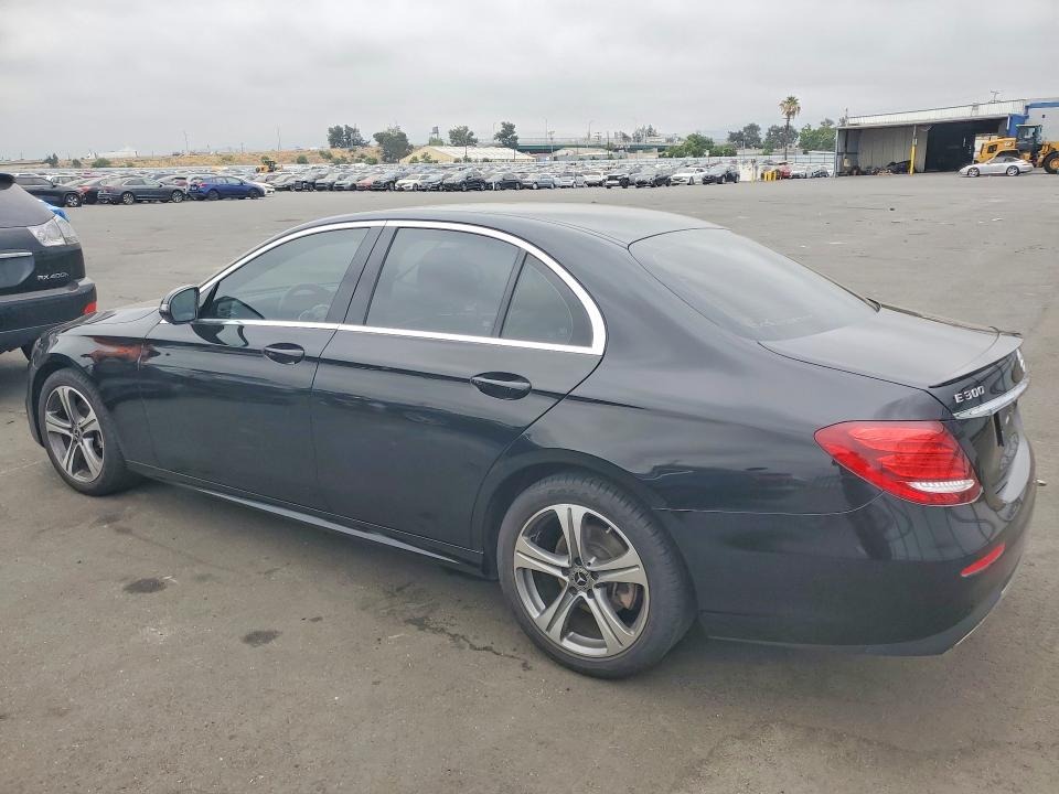 58135556 :رقم المزاد ، WDDZF4JB5KA618205 vin ، 2019 Mercedes-benz E مزاد بيع