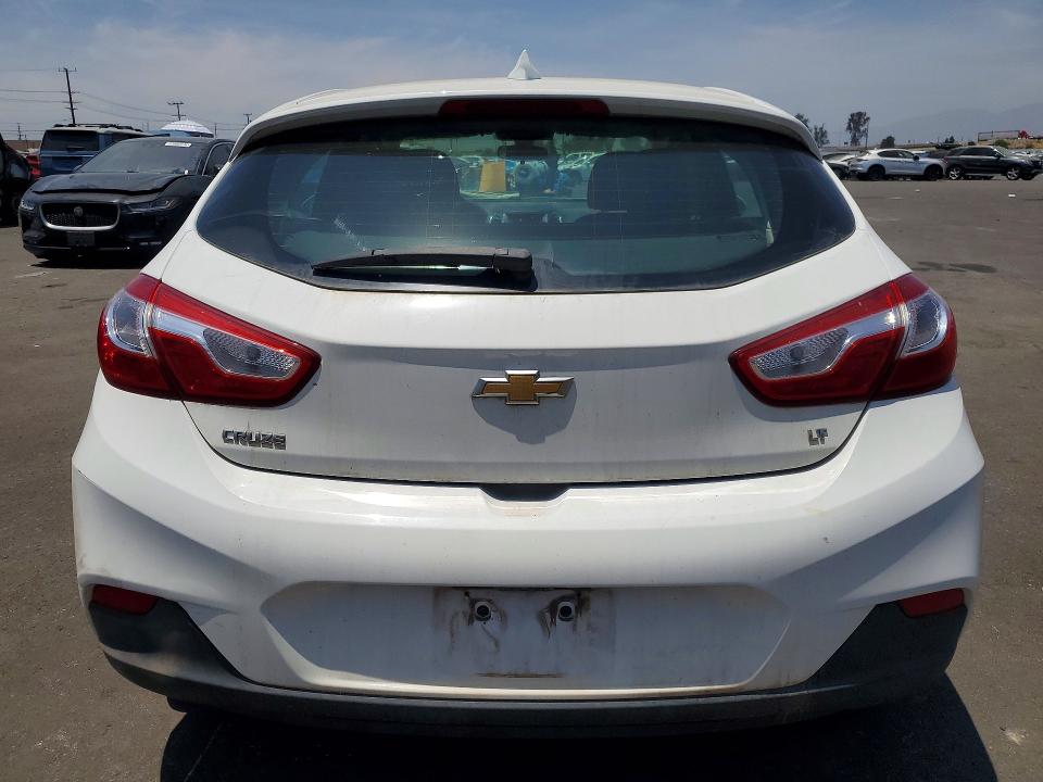 56161366 :رقم المزاد ، 3G1BE6SM0JS551870 vin ، 2018 Chevrolet Cruze مزاد بيع