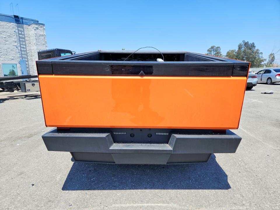 56780016 :رقم المزاد ، 7G2CEGEC2SA080538 vin ، 2025 Tesla Cybertruck مزاد بيع