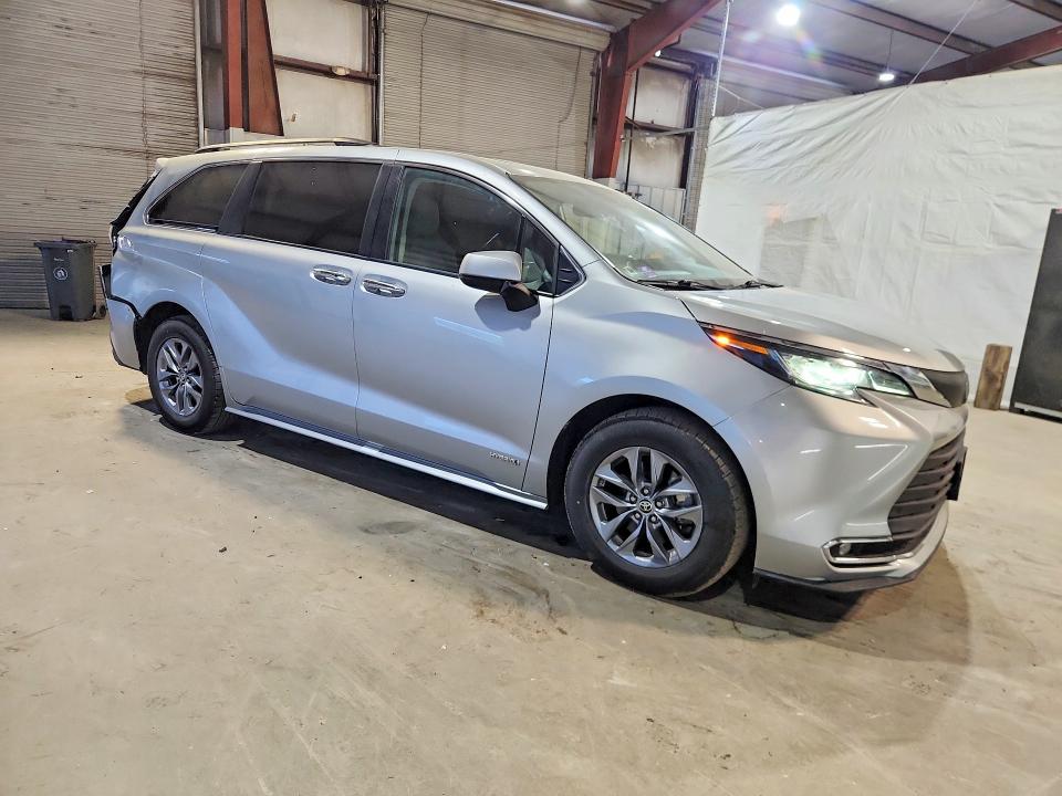 Продаж на аукціоні авто 2021 Toyota Sienna, vin: 5TDYRKEC0MS032330, номер лоту: 55404036