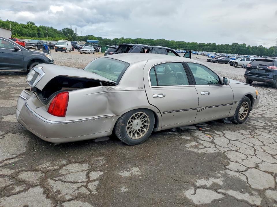 Aukcja sprzedaży 2002 Lincoln Town Car, vin: 1LNHM82W42Y611866, numer aukcji: 57328346
