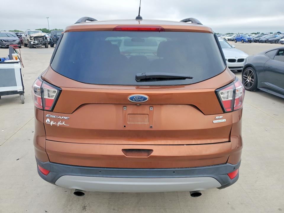 57624806 :رقم المزاد ، 1FMCU0GD5HUC64647 vin ، 2017 Ford Escape مزاد بيع