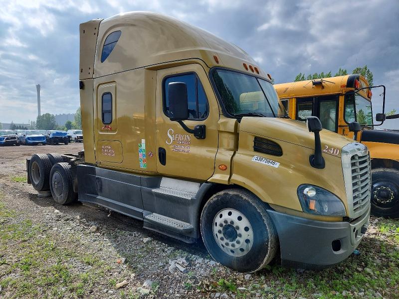 2018 Freightliner Cascadia მანქანა იყიდება აუქციონზე, vin: 3AKJGHDV5JDJS2438, აუქციონის ნომერი: 53875646