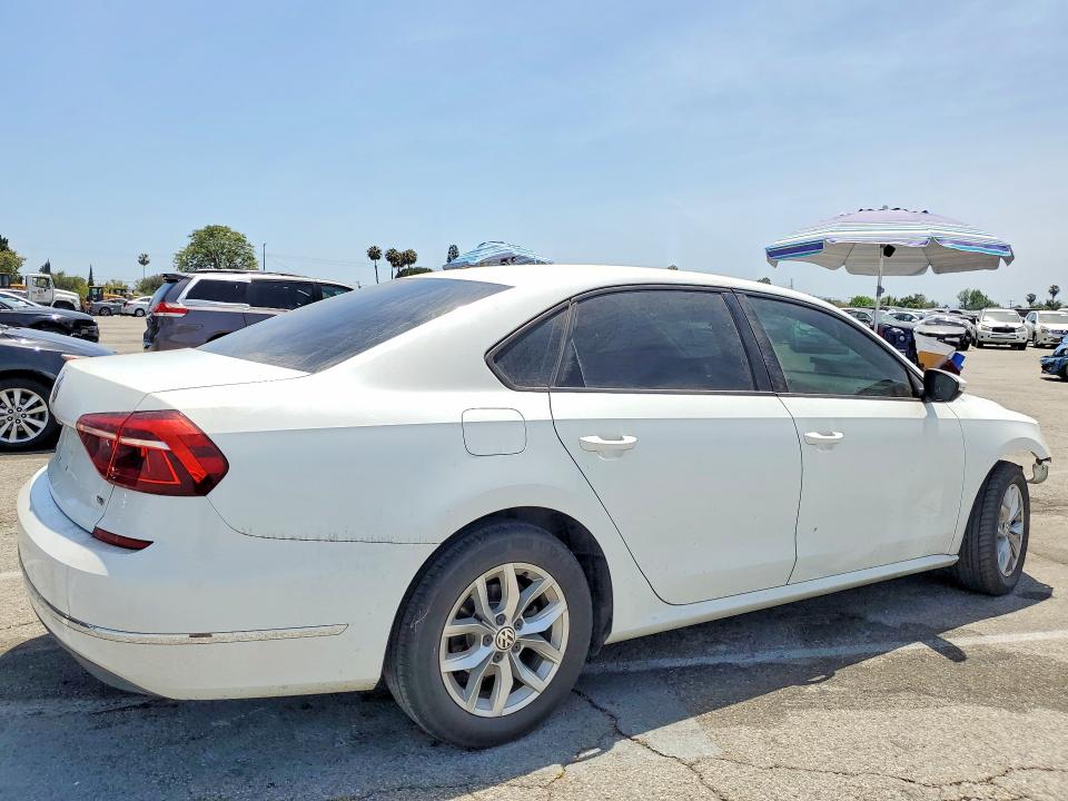 Продажа на аукционе авто 2018 Volkswagen Passat, vin: 1VWAA7A33JC036717, номер лота: 54727566
