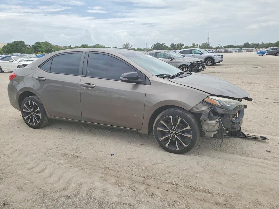 55570526 :رقم المزاد ، 2T1BURHE6JC014977 vin ، 2018 Toyota Corolla مزاد بيع