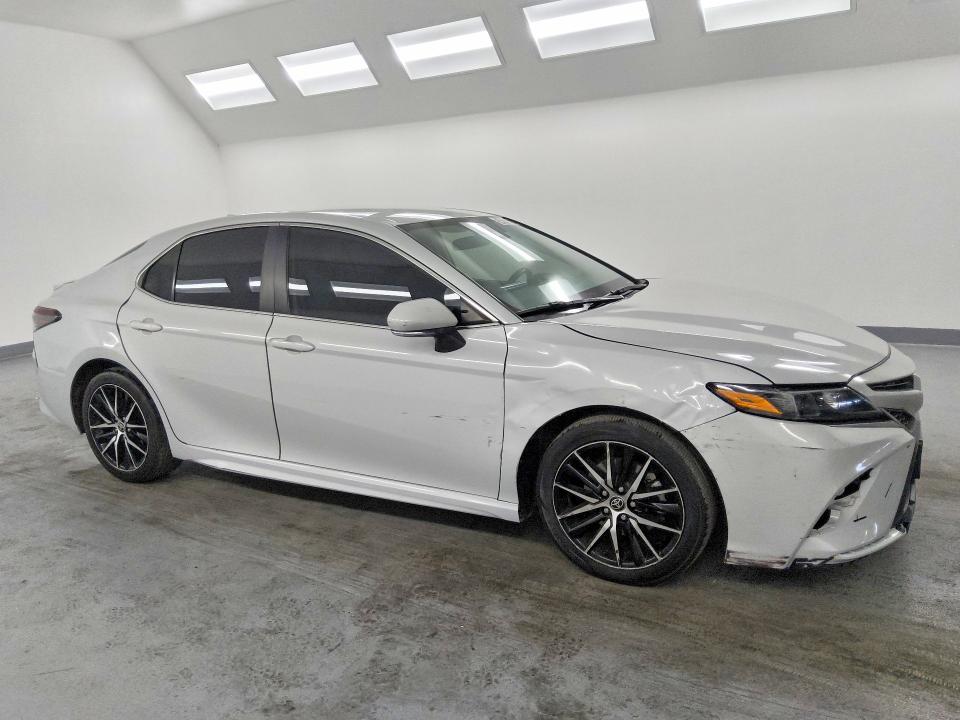 Продажа на аукционе авто 2022 Toyota Camry, vin: 4T1G11AKXNU061806, номер лота: 54143726