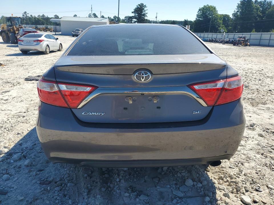 56033106 :رقم المزاد ، 4T1BF1FK0HU679774 vin ، 2017 Toyota Camry مزاد بيع