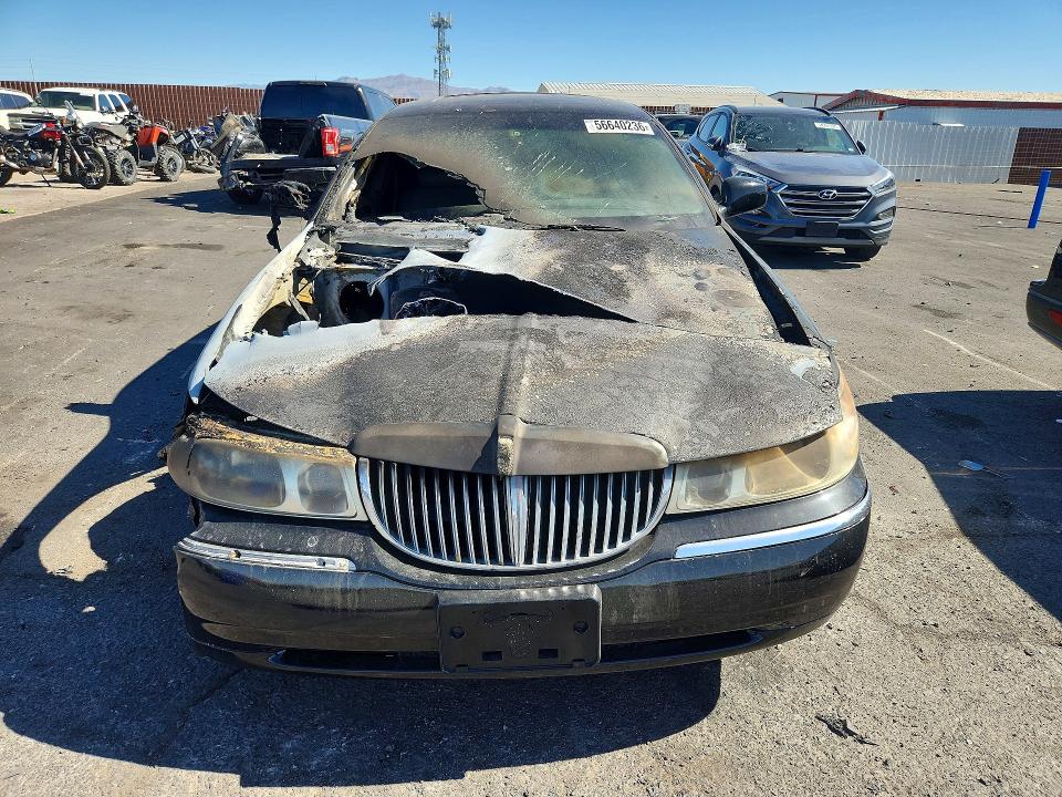 56640236 :رقم المزاد ، 1LNFM82W9WY669730 vin ، 1998 Lincoln Town Car مزاد بيع